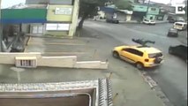 فيديو: صدمته سيارة واستقر على سطحها ثم فاجأ الجميع بما فعل