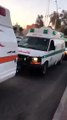 فيديو رجلي أمن كويتيين يغلقان ممر سيارات الإسعاف وهذا ما حصل لهما