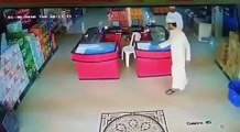 شخصان ينجوان من اقتحام سيارة باترول يقودها طفل في أحد المحلات