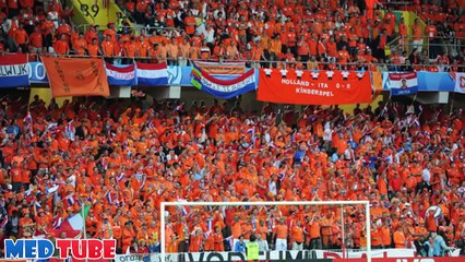 فيديو ما سر ارتداء منتخب هولندا للون البرتقالي رغم عدم وجوده في العلم؟