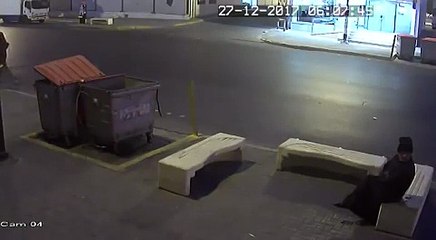 بالفيديو سيارة مسرعة تدهس مسنة في السعودية وتلقى حتفها