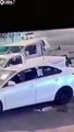 فيديو فطنة شاب تنقذ سيارة بداخلها عائلة من كارثة حتمية
