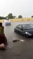 بالفيديو وسيلة تنقل جديدة لا تصدق بعد أمطار جدة الكثيفة