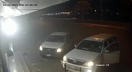 يمني ترك سيارته تعمل أمام أحد المحلات في جازان وعاد ولم يجدها!