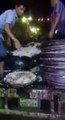 فيديو لطريقة التعامل مع فائض طعام حفل زفاف يثير جدلاً في السعودية