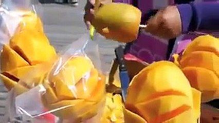 فيديو: طريقة سهلة لتقشير المانجا