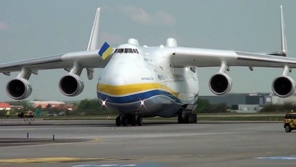 مقطع يحبس الأنفاس لهبوط وإقلاع أثقل طائرة في العالم