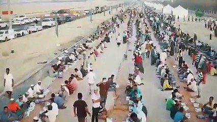 أطول مائدة إفطار دبي