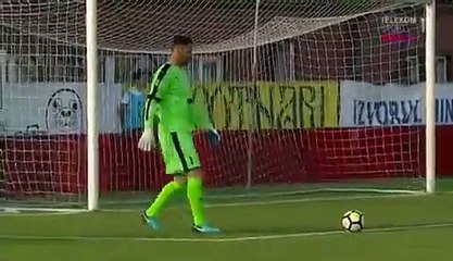 فيديو: حارس مرمى يُهدر وقت مباراة بطريقة لم نرها من قبل!