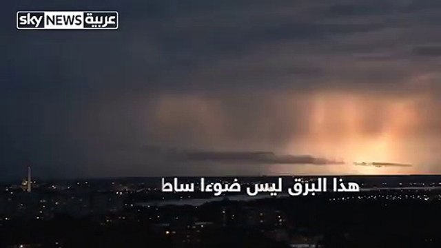فيديو: هل هي مركبات فضائية؟.. أجسام غريبة تظهر وسط البرق تثير الجدل