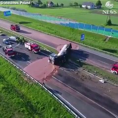 فيديو: أطنان من الشوكولاتة السائلة تُعطل حركة السير في بولندا