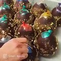 فيديو فكرة رهيبة لاستخدام البالونات في صنع أشكال شوكولاتة غريبة