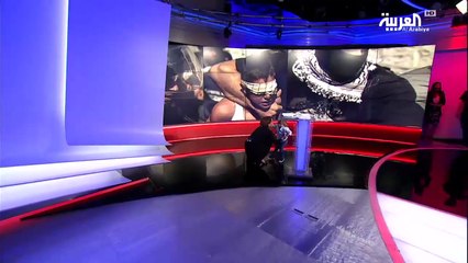 فيديو طفل يقتحم الاستوديو على مذيعة على الهواء.. وهذا كان تصرفها!