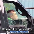 بالفيديو هذا ما فعله طفل عندما شعر بالملل وهو ينتظر في السيارة