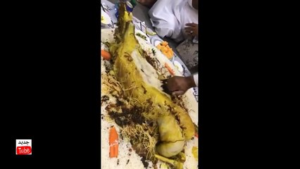 اختراع في المطبخ الخليجي يقطع خروف مشوي في ثواني