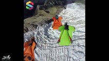 فيديو طيور بشرية تحلق بجولة مذهلة فوق جبال الألب