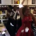فيديو يسرى ترقص في أحد المطاعم على أغنية 3 دقات بكل عفوية