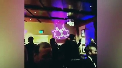 شاهد الرئيس الأمريكي السابق جورج بوش يثير الجدل بهذا الفعل الغريب