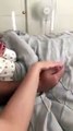 فيديو طفلة تغار من والدتها على والدها.. شاهدوا ماذا فعلت