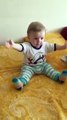 فيديو طفل يرقص بطريقة رائعة على أنغام موسيقى تركية