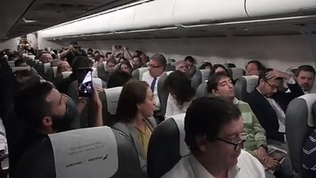 سامسونج توزع 200 هاتف جالاكسي نوت 8 على ركاب هذه الطائرة