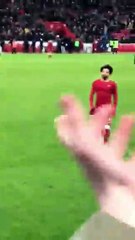 فيديو: لقطة إنسانية رائعة من محمد صلاح تجاه طفل عقب هدفيه في توتنهام