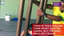 فيديو: طفل علق رأسه بين قضبان حديدية وهكذا حاول والده إنقاذه