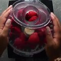 فيديو طريقة تحضير وجبات تحلية خفيفة صحية من الفواكه والزبادي والشوكولا