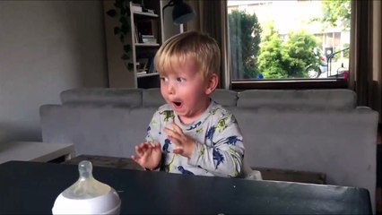 شاهد.. رد فعل طريف لطفل علم أنه سيحصل على الحلوى المفضلة لديه