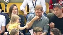 شاهدوا بالفيديو ماذا فعل الأمير هاري مع طفلة تسرق منه البوشار
