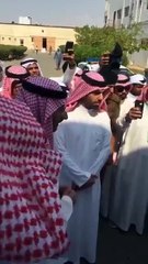 فتاة تتلفظ بألفاظ خارجة في حضور نائب أمير مكة: شاهد رد فعله