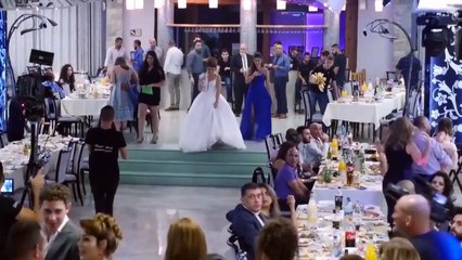 عروس تقلب حفل الزفاف بأدائها لأغنية شريك بعمرك