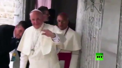 بابا الفاتيكان يتعرض لإصابة دامية في كولومبيا: تعرف على التفاصيل