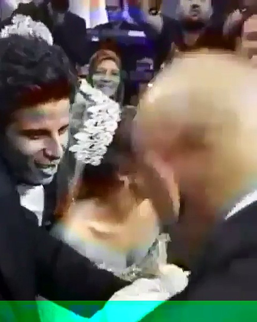 فيديو: نجم مسرح مصر يحتفل بعيد ميلاد أشرف عبد الباقي في حفل زفافه