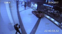فيديو سيارة فيراري تثير الفوضى داخل مول في روسيا