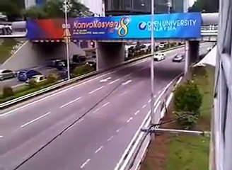 فيديو مطاردة شرطة لسيارات درفت ويحدث أمر غير متوقع