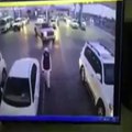 فيديو لن تصدق ماذا فعل سعودي أثناء سرقة سيارته!