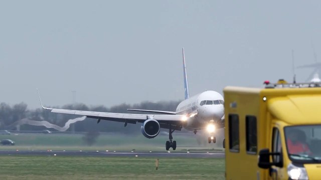 فيديو لأخطر عمليات الهبوط في مطار أمستردام خلال هبوب عاصفة قوية