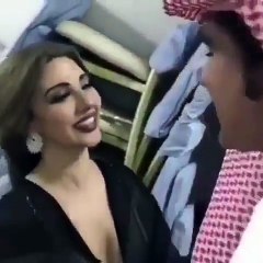 فيديو فنان يغازل ميريام فارس بعفوية خلف الكاميرات ويشغل الجميع