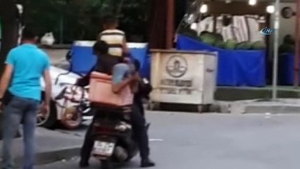 Maltepe'de çocukların motosiklet üzerindeki tehlikeli yolculuğu kamerada