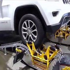 فيديو الحل الوحيد لاكتساح الثولج الكثيفة بكل سهولة! السيارة الدبابة