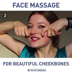 خطوات عمل مساج للوجه لإبراز وجنتيكِ طبيعياً