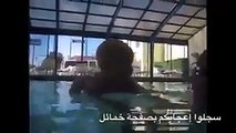 فيديو طفلة عمرها 16 شهراً وتسبح كالسمكة
