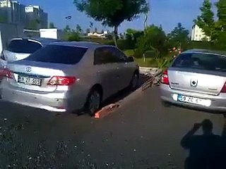 فيديو طريقة مبتكرة لحماية سيارتك من الشمس والأوساخ