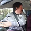 فيديو: هذا ما سيحدث عندما تقود السيارة وبجوارك والدتك