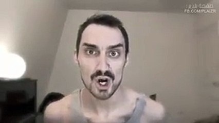 فيديو.. شاب يسخر من الأغانى العالمية ويحصد ملايين المتابعين