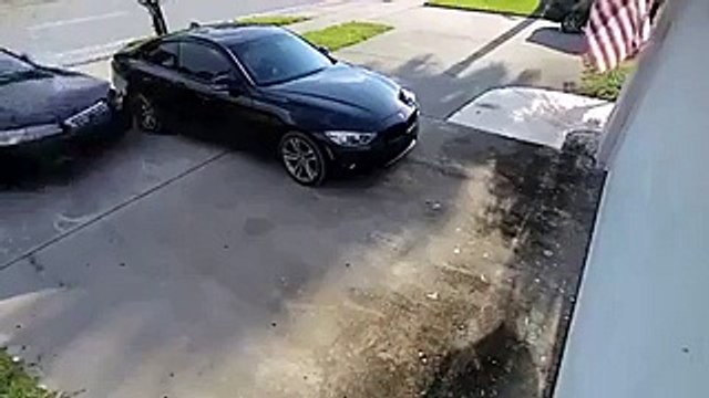 فيديو سيارة بي ام دبليو تنجو من حادث بأعجوبة!