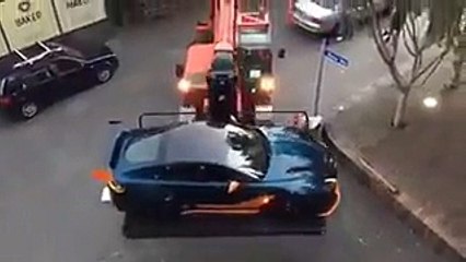 فيديو غير متوقع لعملية ركن السيارات في صالات العرض