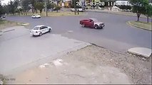 فيديو غباء سائق يتسبب بحادث غير متوقع