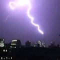 فيديو البرق يضرب مركز التجارة العالمي: منظر خيالي لا يُصدق!